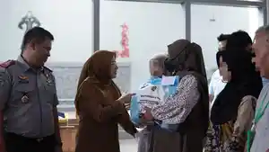 20250624_memberikan-paket-sembako.jpg