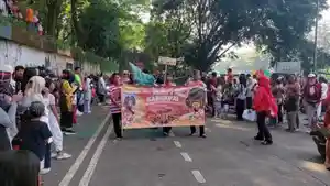 HUT-RI-Ribuan-pelajar-tingkat-SMP-SMA-dan-SMK-BPSK-Jakarta-menggelar-mega-karnaval.jpg