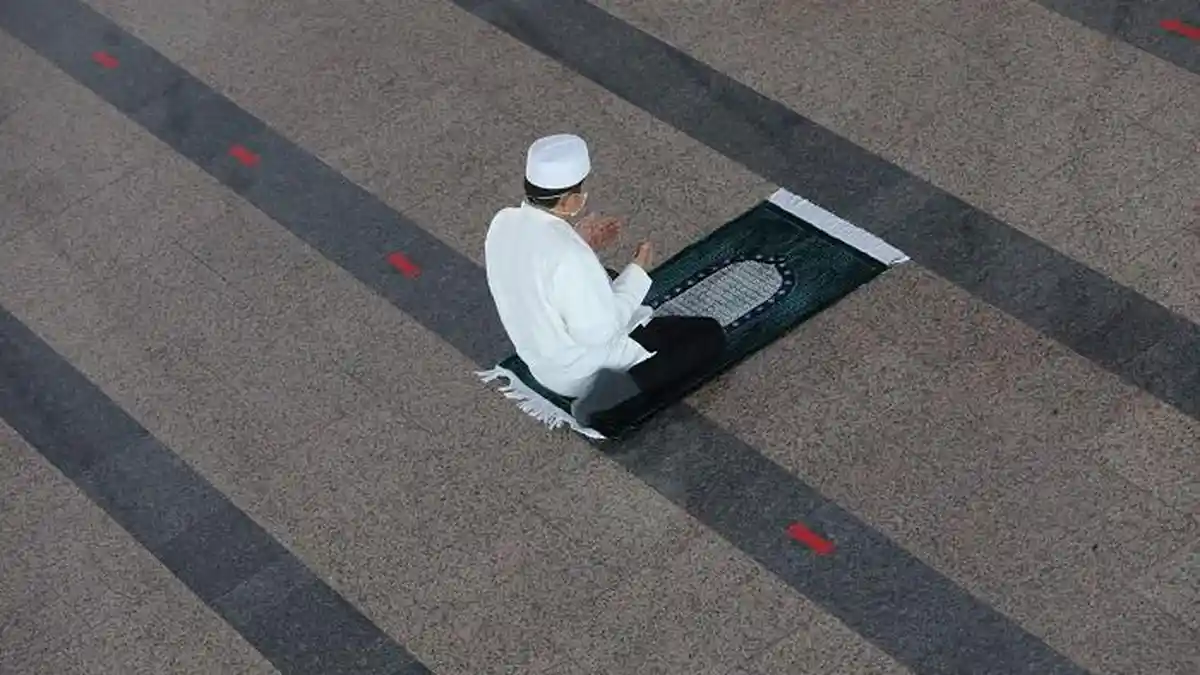 Niat Sholat Ashar, Lengkap Tata Cara Sholat Ashar 4 Rakaat dan Bacaan Sholat