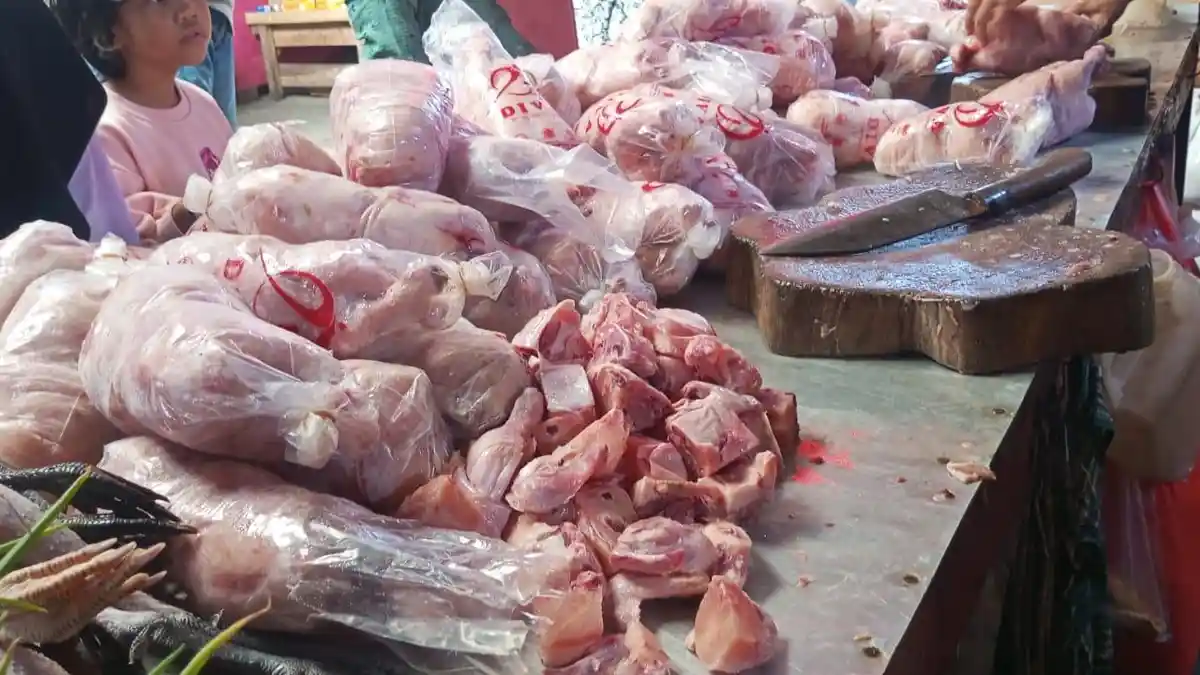 Jelang Hari Raya Idul Adha, Segini Harga Daging di Pasar Binaiya Masohi 