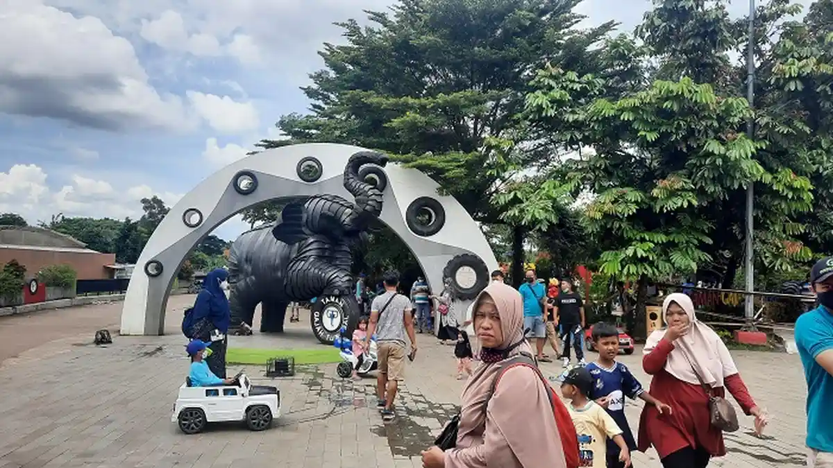 Libur Tahun Baru, Taman Gajah Kota Tangerang Dibanjiri Pengunjung 