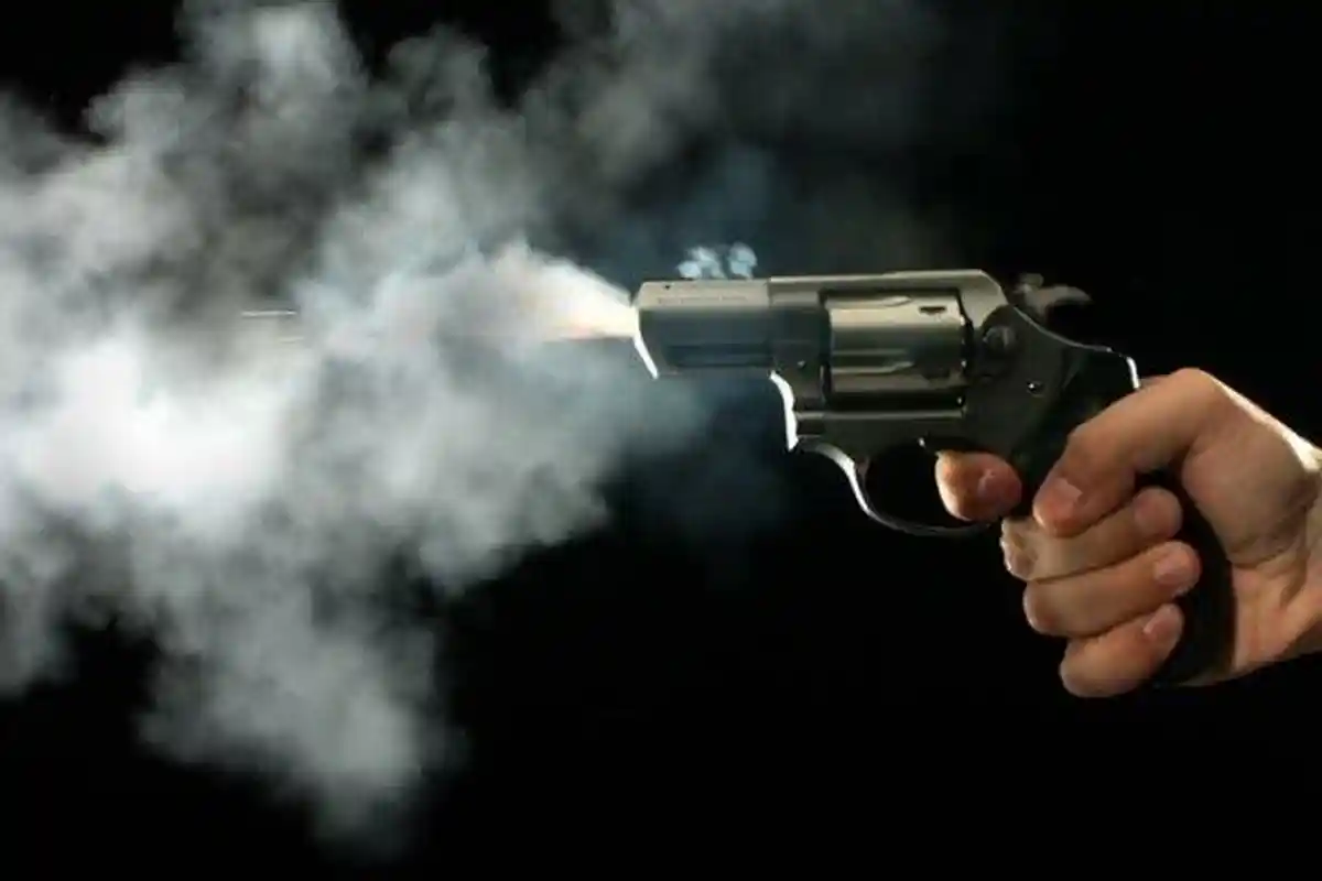 Mobil Anggota DPRD Sintang Ditembak Pengendara Sepeda Motor, Peluru Tembus Kaca, Pelaku Ditangkap