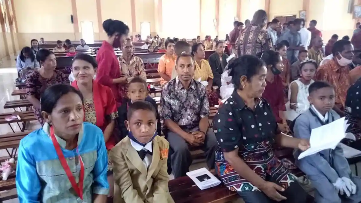 23 Anak di Stasi Arnoldus Janssen Sangadeto Golewa Kabupaten Ngada Terima Sakramen Komuni Pertama