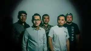 Artwork-single-Sendiri-yang-dirilis-Asphalt-band-asal-Kota-Medan.jpg