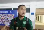 Kapten-Persebaya-Reva-Adi-Utama-di-mixezone-Stadion-GBT.jpg