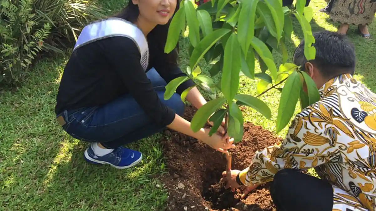 Puteri Indonesia Lingkungan 2015 Ajak Generasi Muda Lakukan Go Green