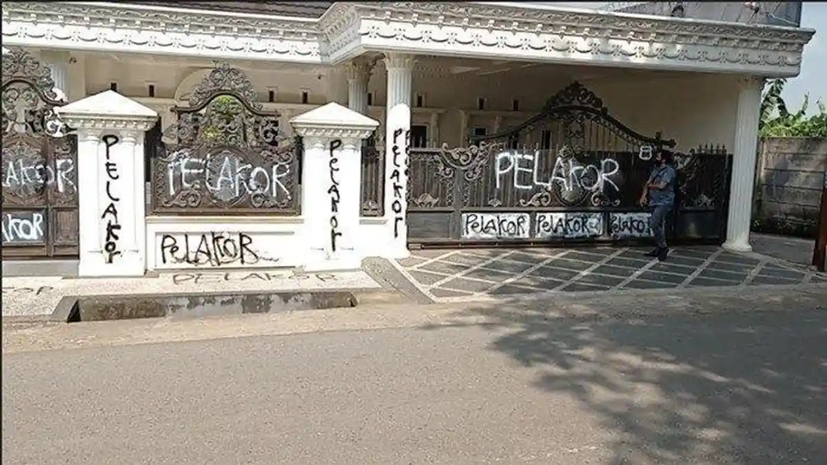 Viral Rumah Mewah di Kota Palembang Ini Mendadak Terkenal, Penuh Coretan ''Pelakor''