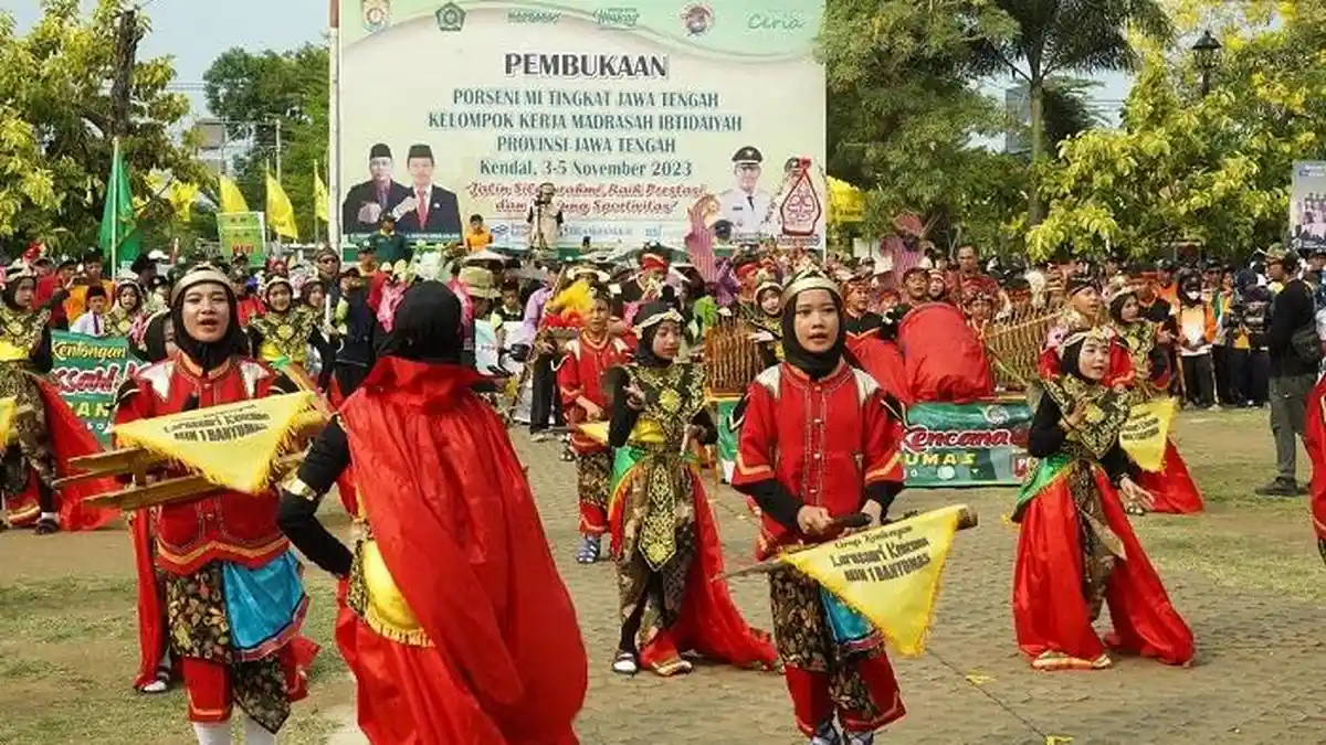 Wabup Kendal Membuka Gelaran Porseni MI Tingkat Jateng 