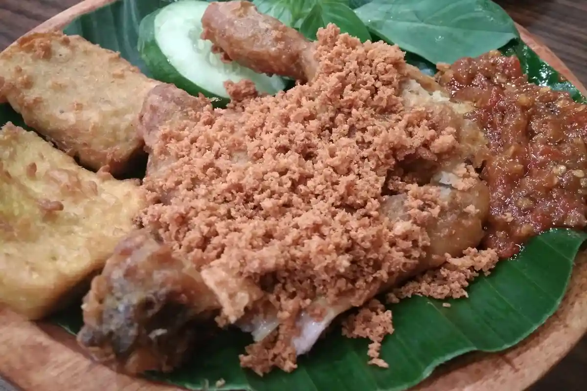 KULINER LAMPUNG - Resto D'Penyetz & D'Cendol Tawarkan 8 Sambal nan Pedas dan Cendol Durian nan Ajib!