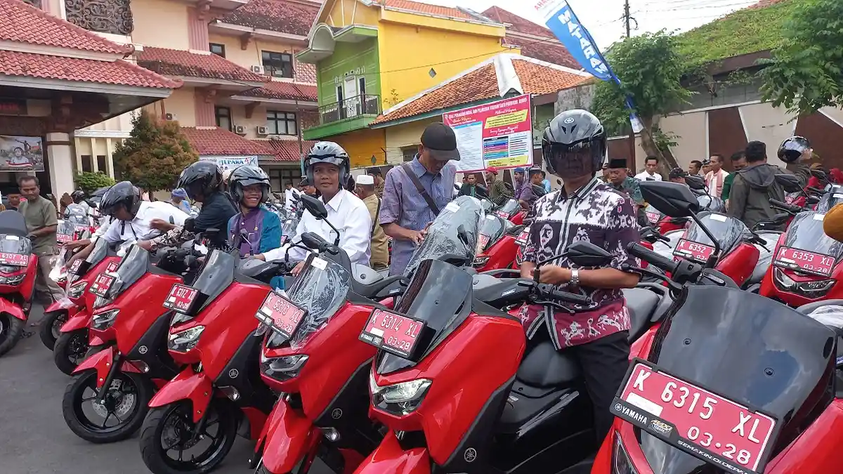 Pesan Pj Bupati Jepara Saat Serahkan NMAX untuk Petinggi: Tak Digunakan Sesuai Fungsinya Saya Jewer