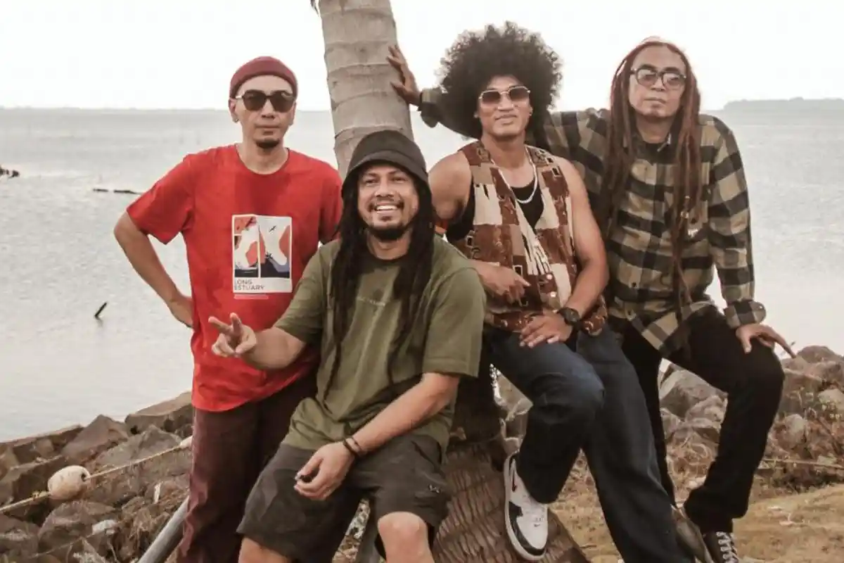 Chord Gitar dan Lirik Lagu Trully Kawan - Steven & Coconut Treez: Kita di Sini Nikmati Waktu