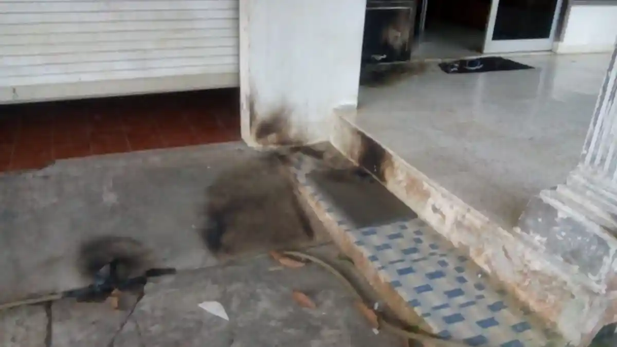 BREAKING NEWS - Basis PAC PDIP di Puncak Bogor Dilempari Bom Molotov oleh Orang Tak Dikenal