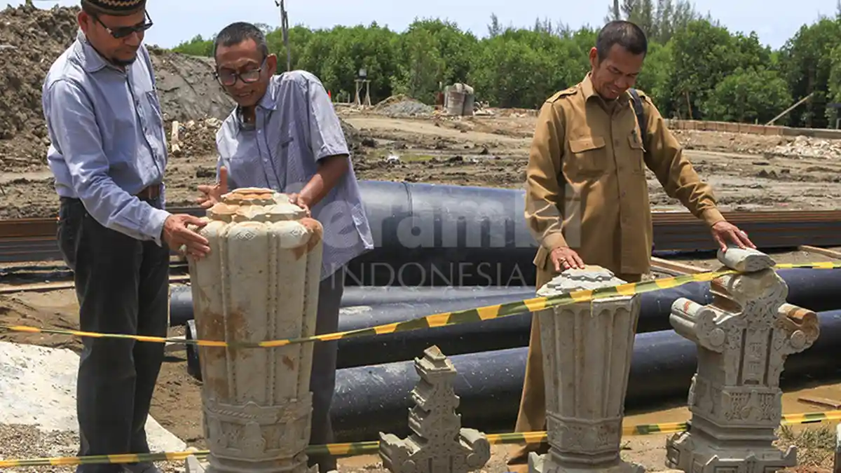PENGANTAR Lipsus Proyek Tinja di Makam Ulama
