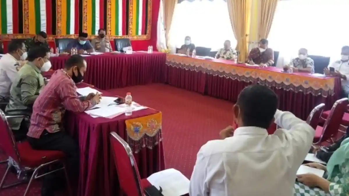 Bupati Aceh Singkil Minta Perangkat Desa Awasi Warga Positif Corona