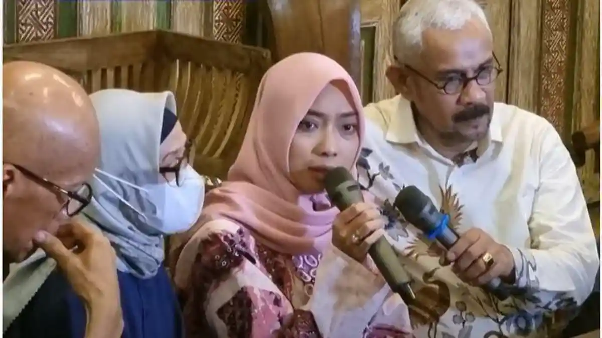 ISTRI Diplomat Arya Daru Muncul ke Publik, Beberkan Fakta Sebenarnya soal Hubungan dengan Vara
