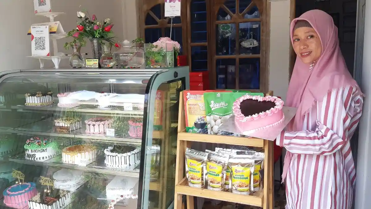 Berawal Dari Penjual Kue Keliling, Mariani Sukses Jadi Pengusaha Kerupuk Ikan dan Cake
