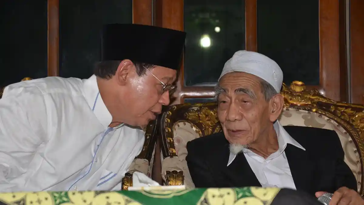 Mbah Moen Temui Jokowi Minta Pemerintah Intervensi Konflik PPP