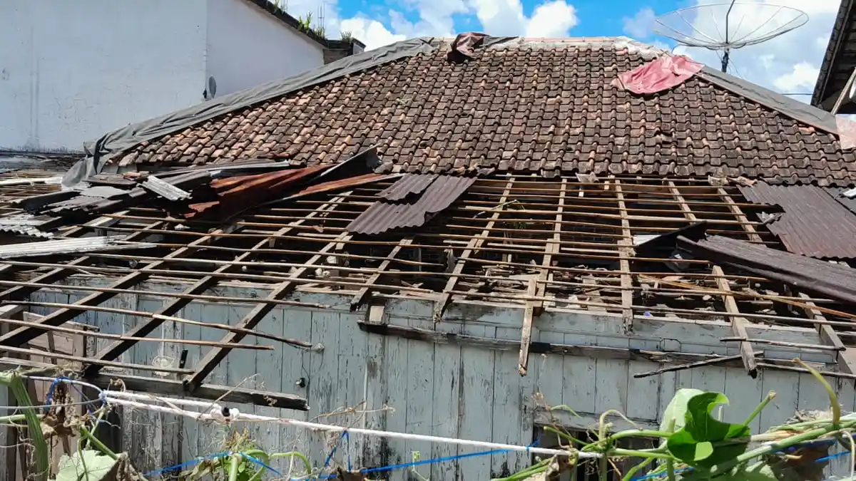 Atap Ratusan Rumah di Desa Maduretno Wonosobo Beterbangan Disapu Angin Kencang