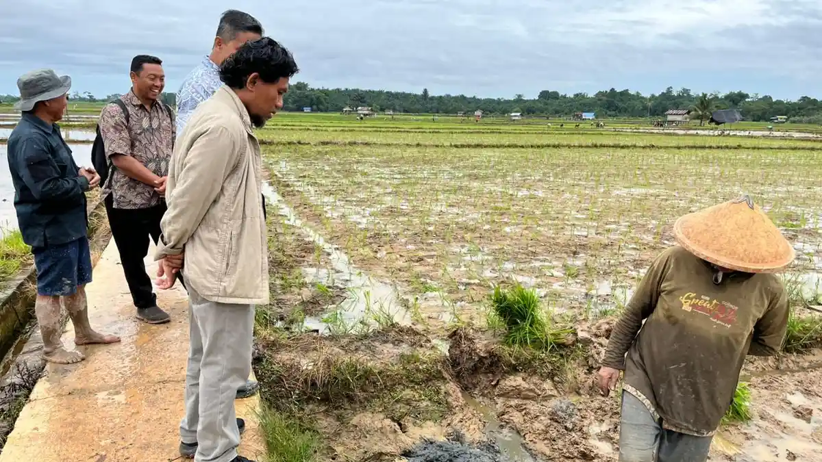 Ketua DPRD Kutim Jimmi ke Desa Sangkima, Janji Bahas Aspirasi Pertanian dan Jalan