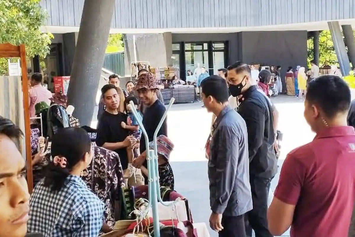 Jokowi dan Keluarga Berlibur di Labuan Bajo, Sekaligus Promosi Wisata Labuan Bajo