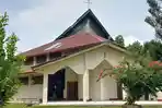 Tampak-depan-Gereja-Santo-Fransiskus-Xaverius-Koting-Maumere.jpg