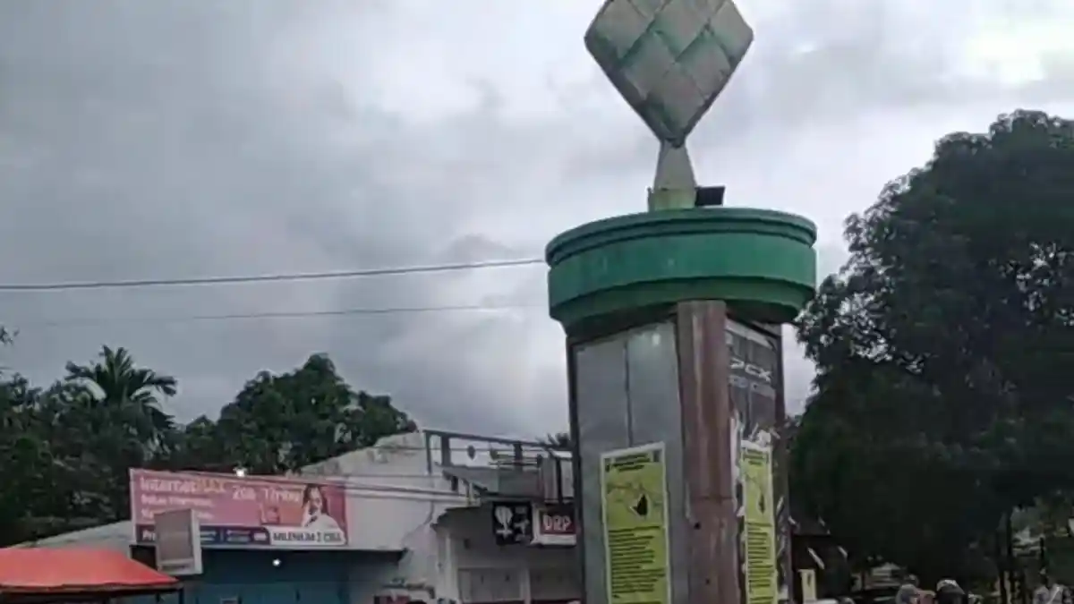 Lalu Lintas Padat Merayap di Kawasan Tugu Ketupat Gorontalo