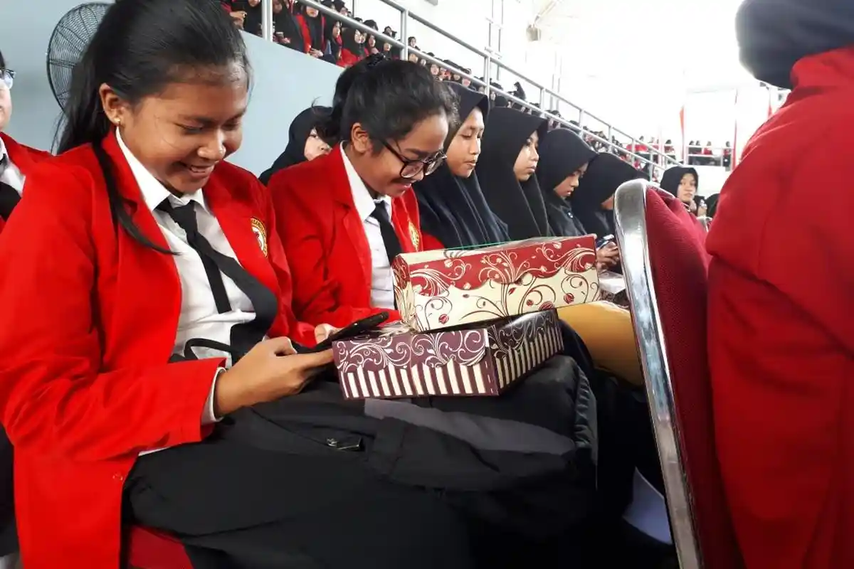 P2KBN Unhas : Jelang Zuhur, 7.000 Maba Unhas Diberi Makan Siang