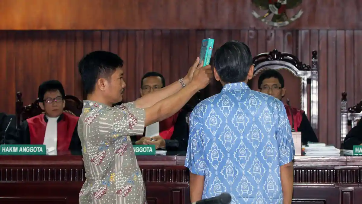 Jaksa Bertanya ke Boediono: Apakah itu Benar Suara Saudara?