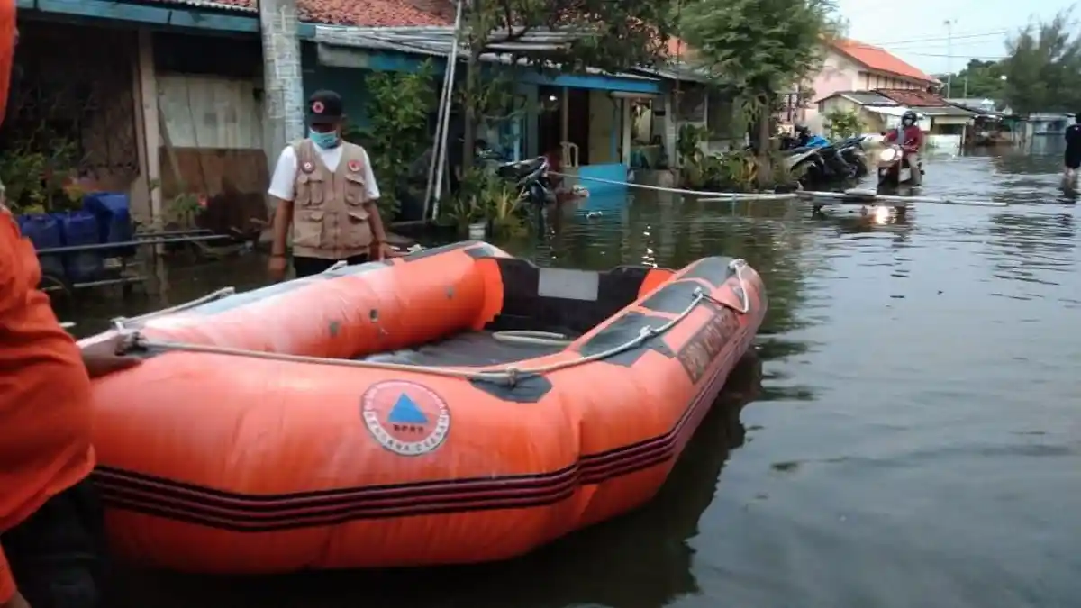 Air Laut Pasang Rendam 187 Rumah Warga di Kota Tegal
