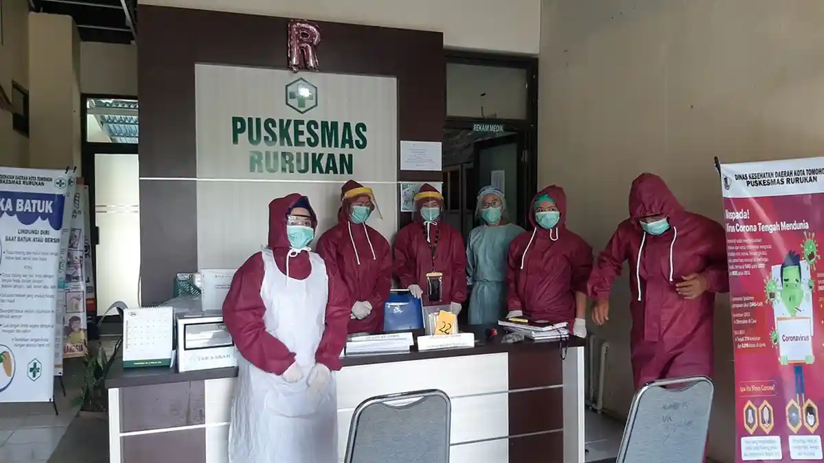 Penuhi Kebutuhan, Petugas Puskesmas Gunakan APD Yang Bisa Dicuci