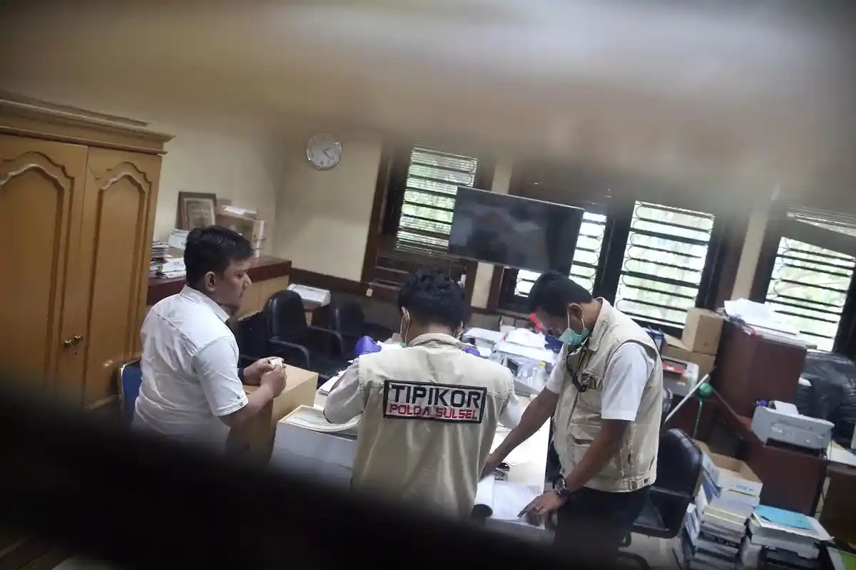 Hampir Lima Jam Digeledah Penyidik Tipikor, Ini Barang yang Disita dari Balaikota Makassar