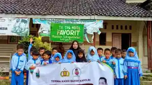UMRAH-GRATIS-Satu-di-antara-guru-di-Sukagumiwang-Indramayu.jpg