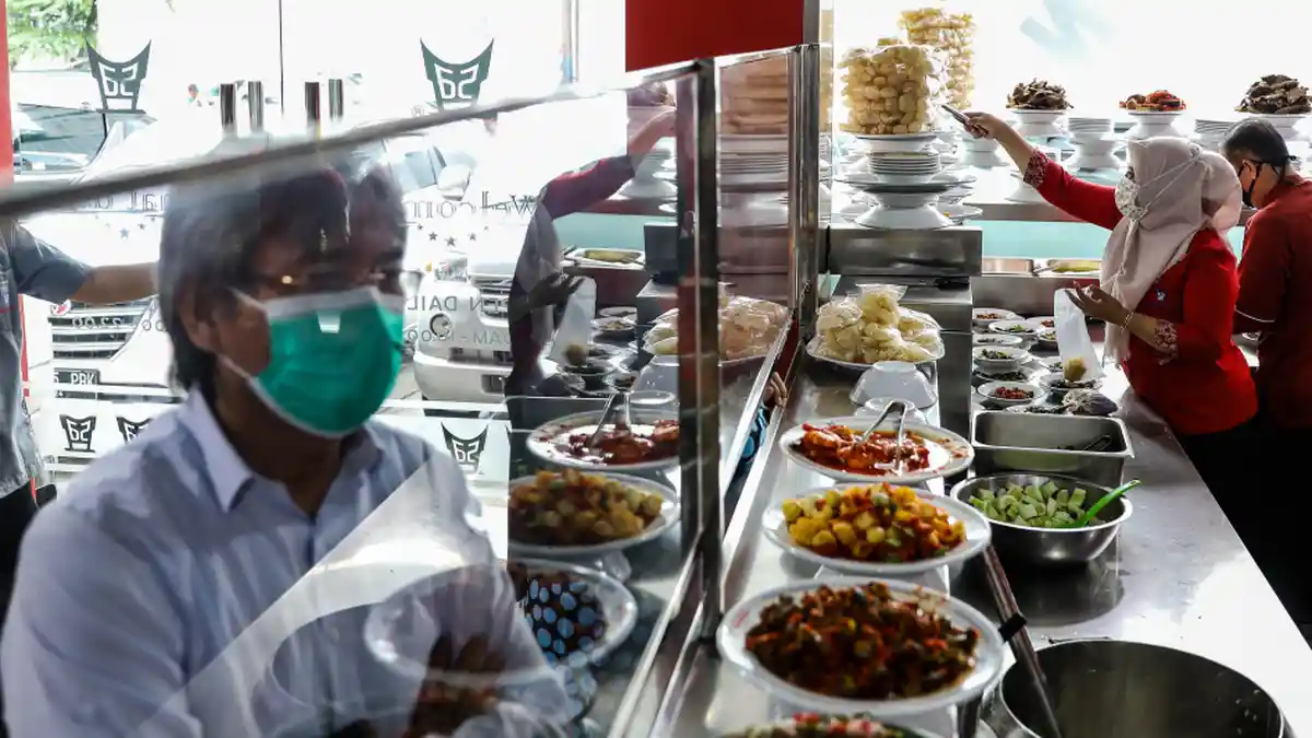 Ingin Makan di Luar Rumah saat Pandemi? Ini Peraturan yang Harus Ditaati