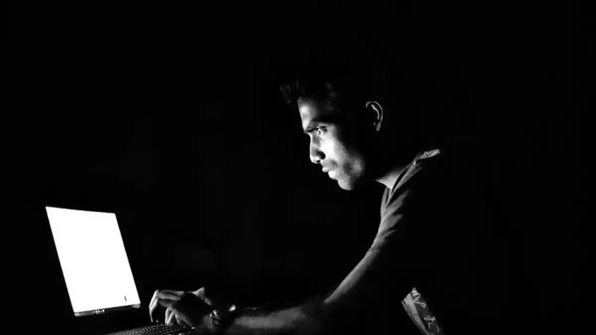 Hacker Pembobol 600 Situs di 40 negara Ternyata Mahasiswa IT Jaringan 'Surabaya Black Heart'