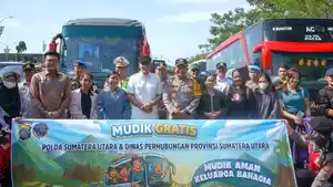 Wali-Kota-Medan-Rico-Tri-Putra-Bayu-Waas-dan-Kapolda-melepas-warga-yang-mudik.jpg