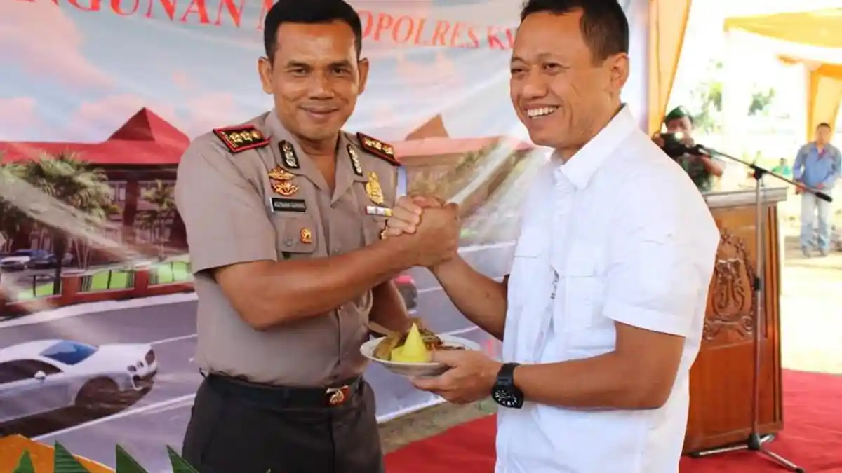 Kapolres Kudus dan Kepala Dinas PUPR Potong Tumpeng, Tanda Dimulainya Pembangunan Mapolres Baru