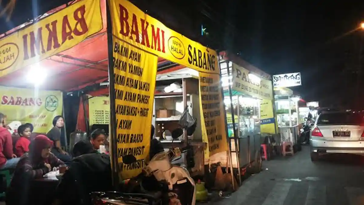 Daftar Kuliner Kaki Lima di Jakarta yang Populer dan Ramai Dikunjungi