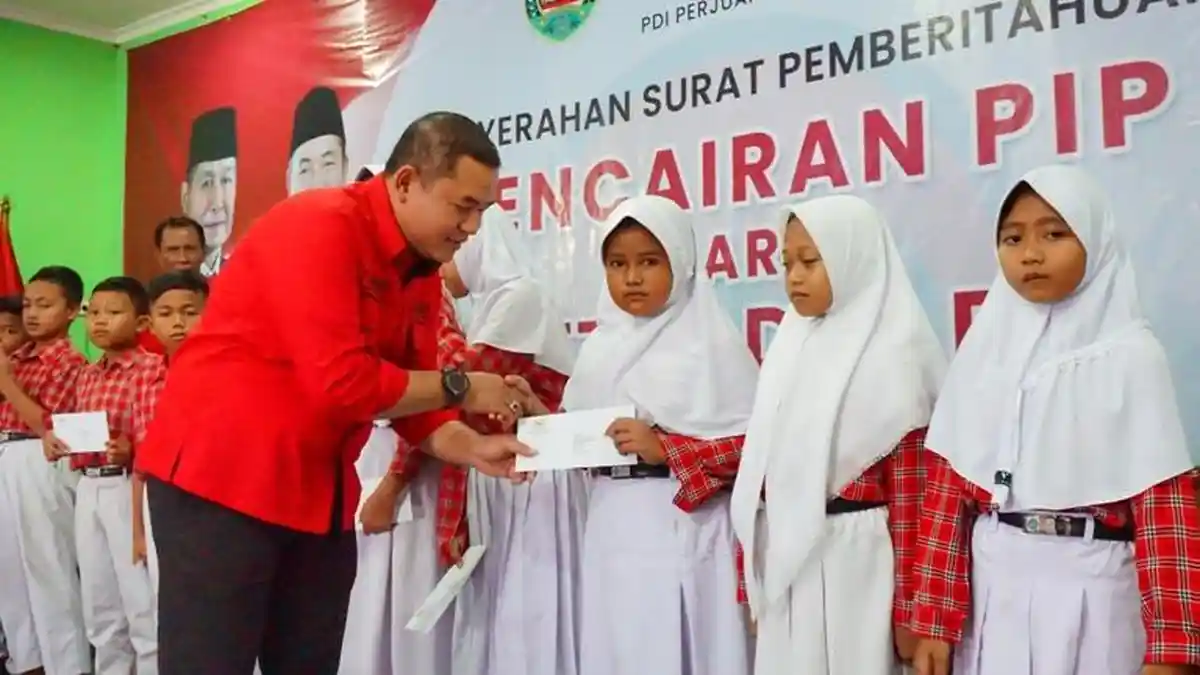 Ratusan Pelajar di Kudus Terima Beasiswa PIP, Mas'an: Bentuk Kepedulian Terhadap Pendidikan