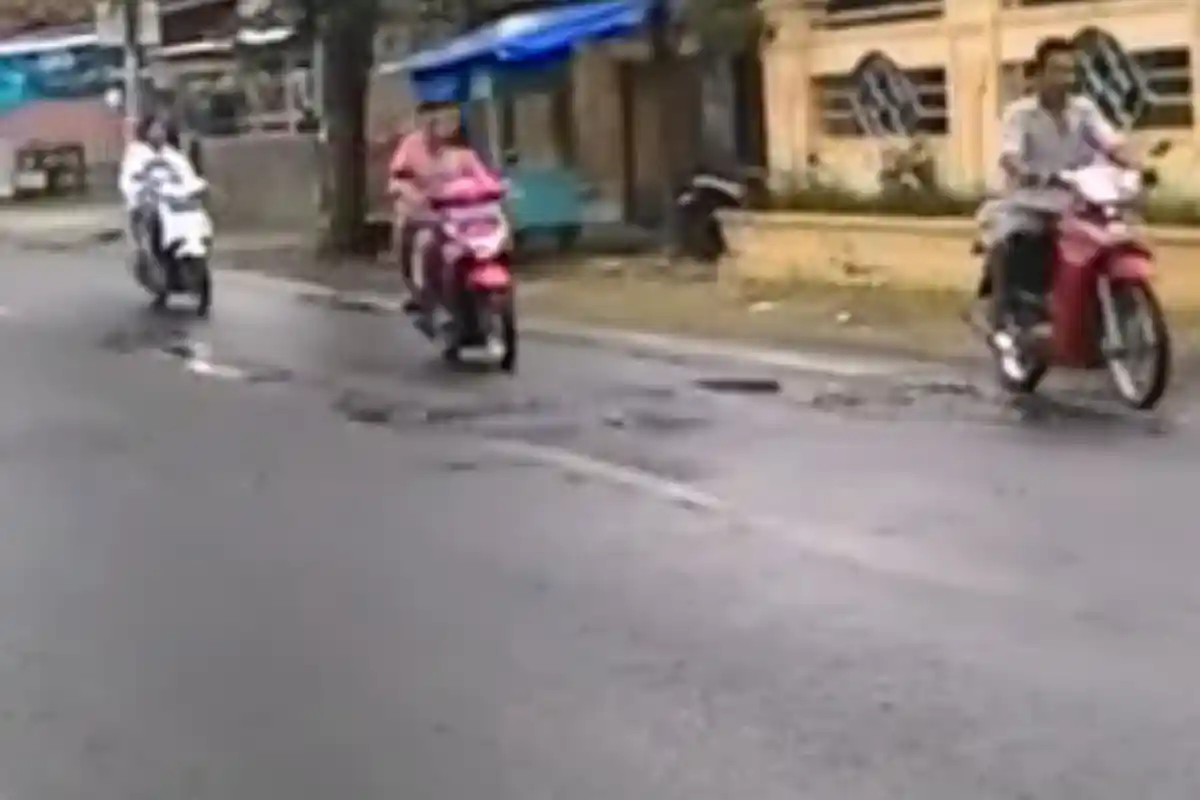 Diperbaiki September 2015, Jl Sultan Haji dan Endro Suratmin Sudah Rusak Lagi