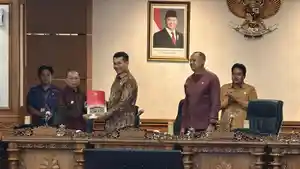 DPRD-Bali-Gelar-Rapat-Paripurna-ke-31-Bahas-Raperda-Tata-Kelola-Usaha-Pariwisata.jpg
