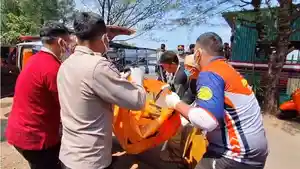 20260528-_-Evakuasi-Jenazah-Mbah-Mad-di-SPBM-Semat-Jepara.jpg