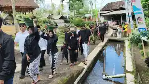 tradisi-Ithuk-Ithukan-banyuwangi.jpg