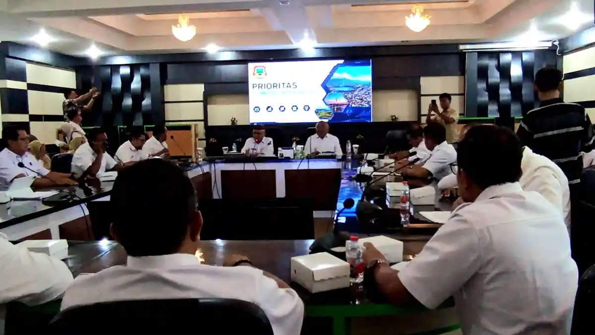 Bupati Gorontalo Sofyan Puhi Ingatkan Fokus Pembangunan pada Ekonomi Kerakyatan
