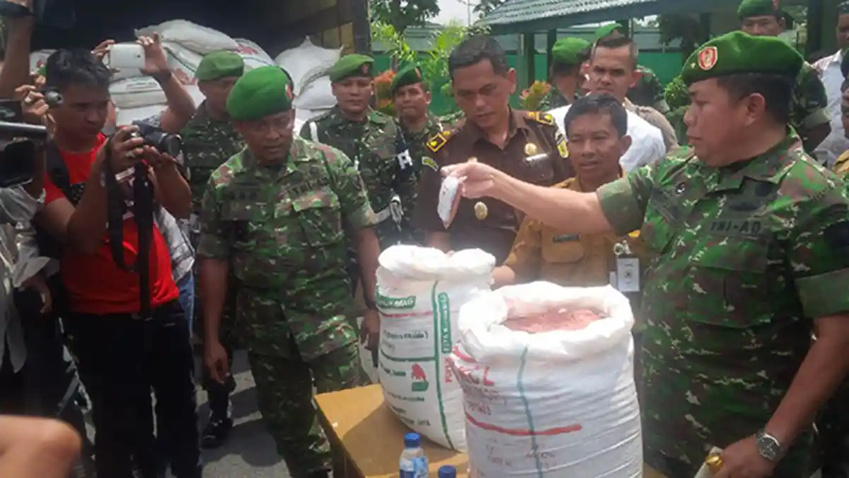 Danramil Wirabima: Usaha Kapten Girsang Piting Sopir Penyelundup Luar Biasa - danrem-031wirabima-brigjen-tni-nurendi_20160126_210042.jpg