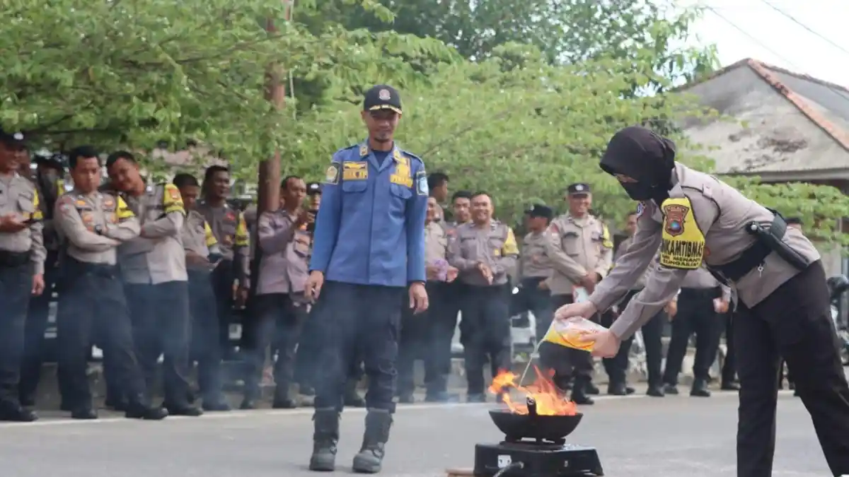 Bhabinkamtibmas Dilatih Tangani Kebakaran
