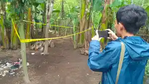 DALAM-PENYELIDIKAN-Polisi-pasang-police-line-di-tempat-bayi-terkubur-misterius.jpg