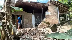 rumah-warga-Ponorogo-rusak-akibat-gempa-pacitan.jpg