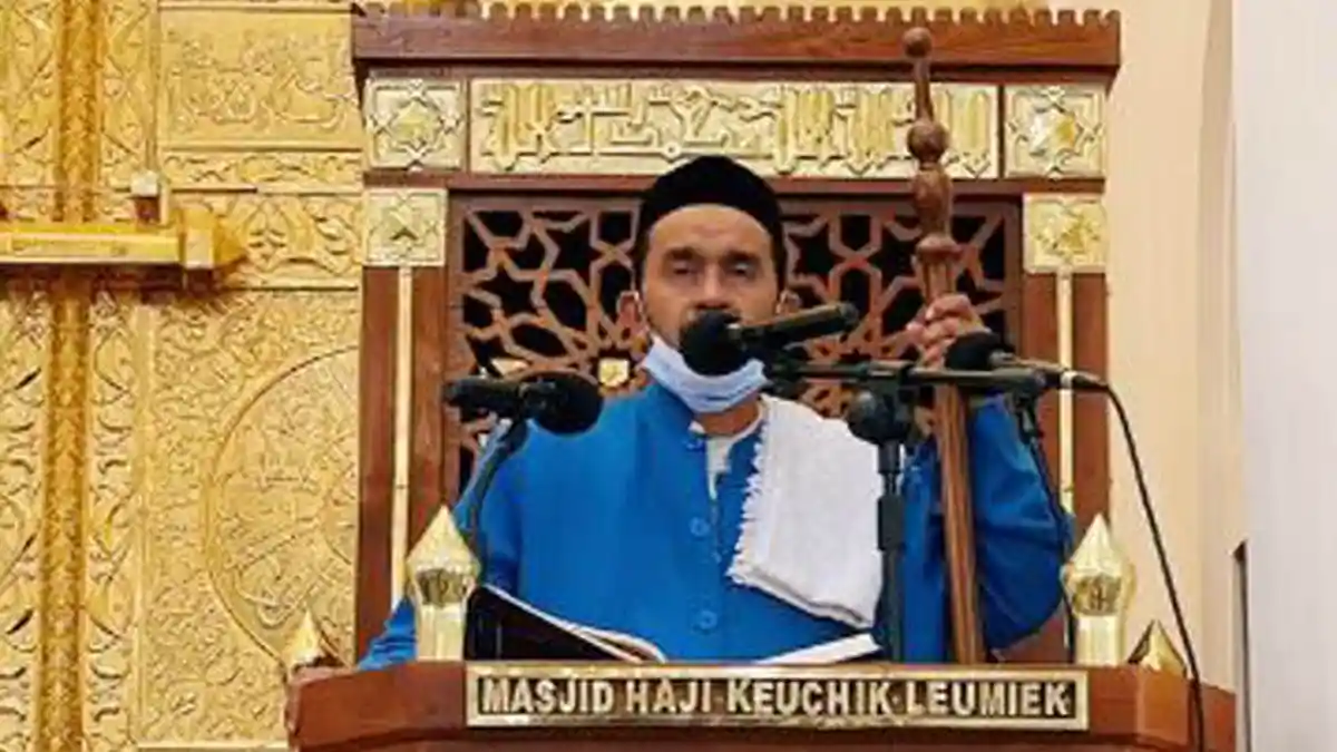 Khutbah Jumat di Masjid Haji Keuchik Leumiek, Khatib: Jika Ingat Allah, Maka Allah akan Ingat Kita