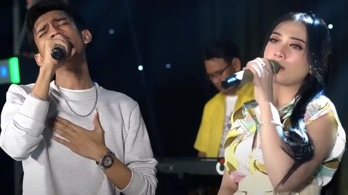 Lirik Lagu dan Terjemahan Pupusing Nelongso - Shinta Arsinta feat Arya Galih