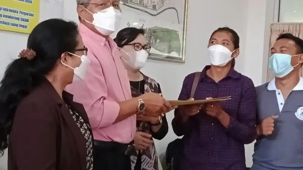 Susanti Ndapataka Resmi Jadi Mahasiswa di UNKRIS Kupang